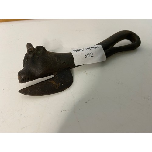 362 - Antique cast iron bully beef can opener