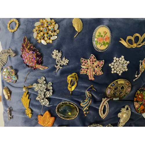 364 - Cushion of vintage brooches