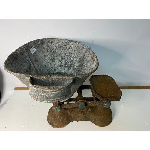 376 - Large vintage set of metal weighing scales