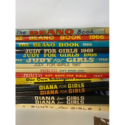 442 - Selection of Childrens books including Enid Blyton paperbacks, Diana annuals, Beano and Judy annuals... 