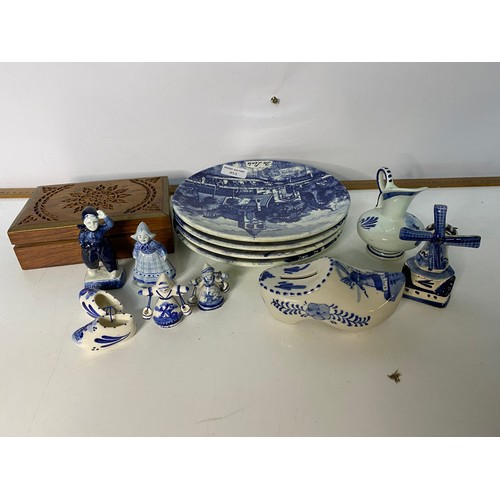 453 - Collection of Delft blue plates and pottery