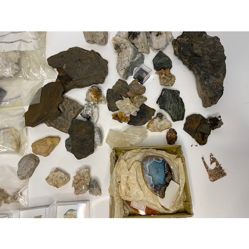 32 - Selection of rocks, minerals and crystals.