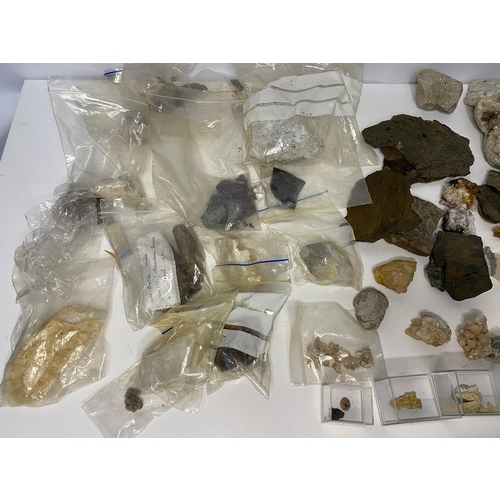 32 - Selection of rocks, minerals and crystals.