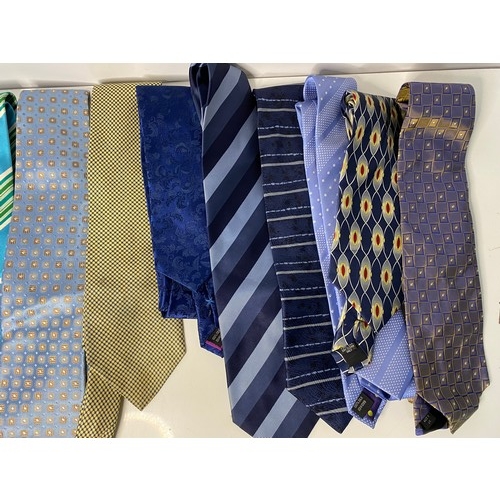 35 - Collection of 12 x silk ties.