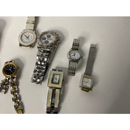 44 - Assortment of watches