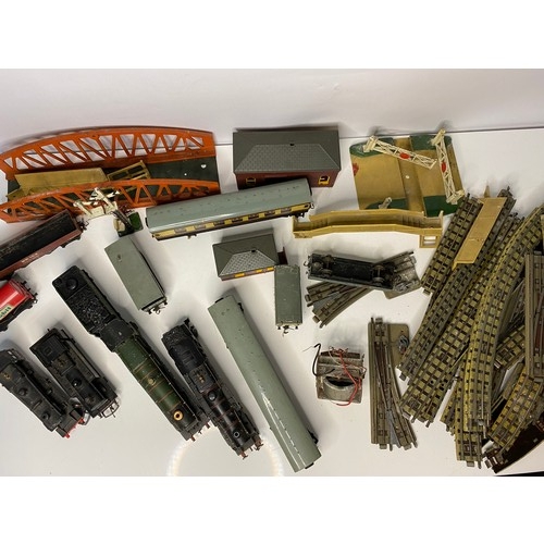 71 - Selection of model railway engines, carriages, buildings and track from Hornby and Triang .