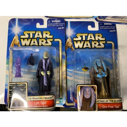 249 - Star Wars Episode II Attack of the Clones 5 saga figures. New condition and sealed on blue card. mad... 