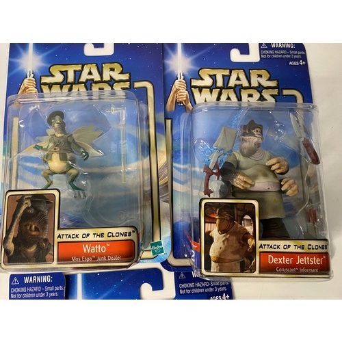 249 - Star Wars Episode II Attack of the Clones 5 saga figures. New condition and sealed on blue card. mad... 