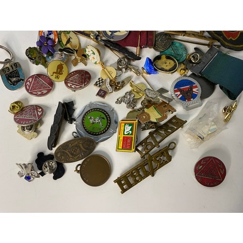 367 - Box of various badges, pins, cap badges etc, vintage and modern