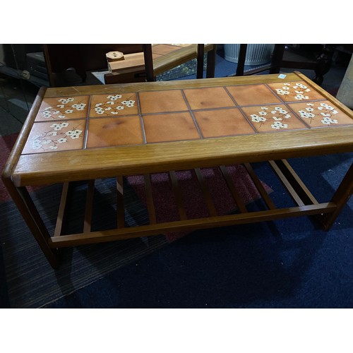 644 - Tile top retro coffee table measuring 95 x 47 x 40 cms tall