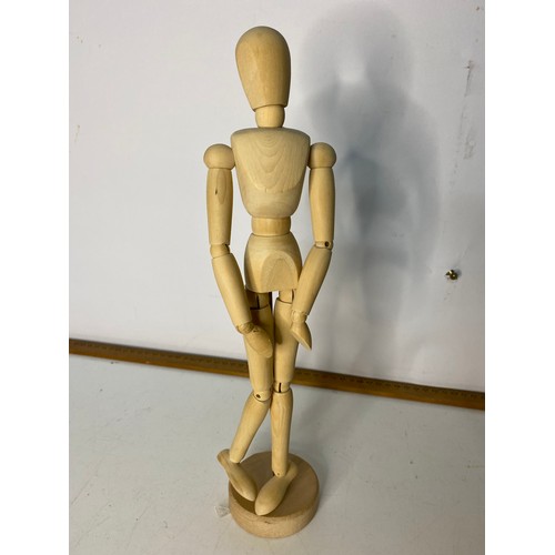 659 - 2 x wooden artist mannequin's standing 33 cms tall