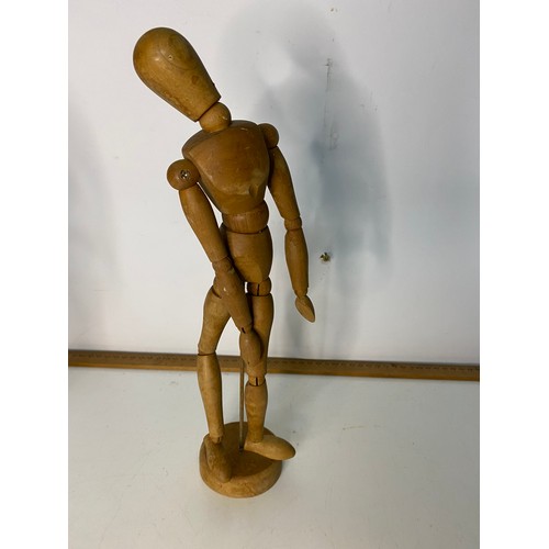 659 - 2 x wooden artist mannequin's standing 33 cms tall