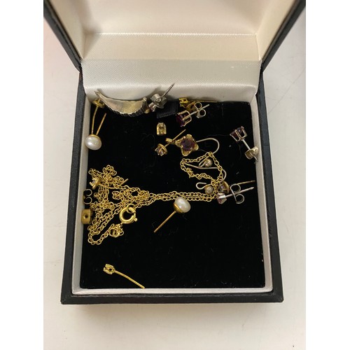 671 - Selection of costume jewellery including watches, earrings etc