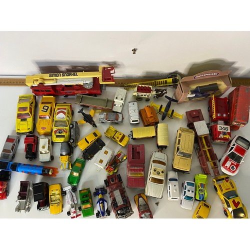 694 - Box of various die cast vehicles from Matchbox, Corgi and others.