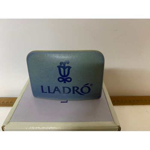 768 - Selection of 6 x porcelain Lladro shop display signs measuring 10 x 7 cms