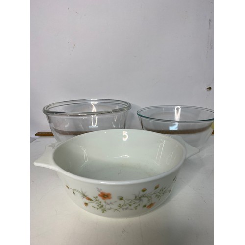 715 - Assortment of mid century Pyrex dishes