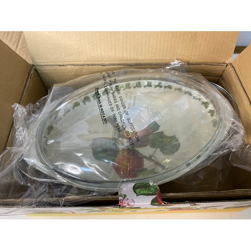 715 - Assortment of mid century Pyrex dishes