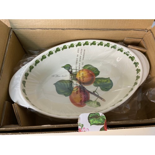 715 - Assortment of mid century Pyrex dishes