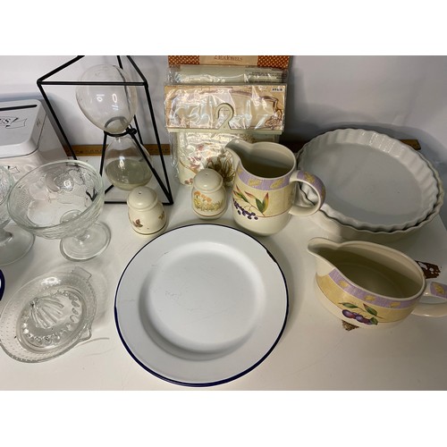 722 - Various pieces of retro kitchenalia including enamelware, sundae dishes and M&S Harvestware.