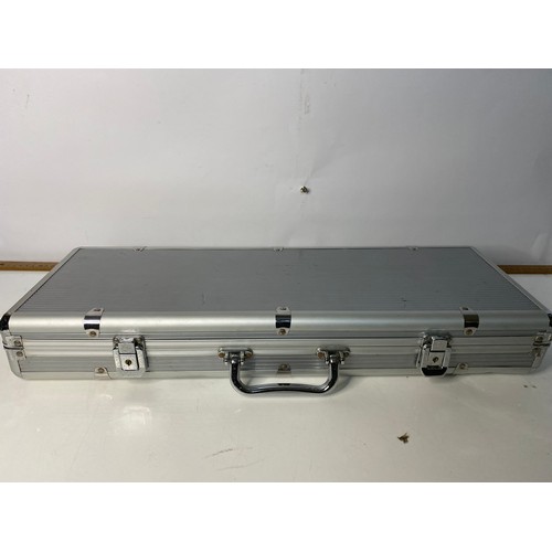 746 - Poker set in aluminium carry case.