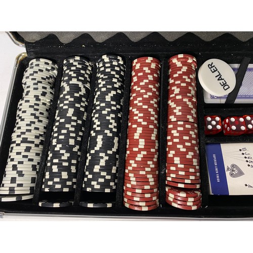 746 - Poker set in aluminium carry case.