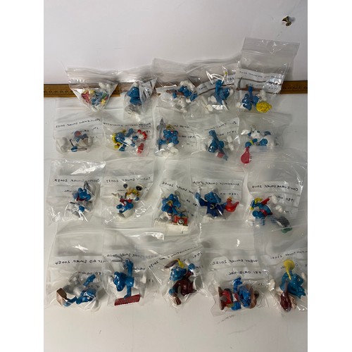 810 - Twenty vintage Smurfs, all original figures from 1978 to 1981, all different and made by Peyo Schlei... 