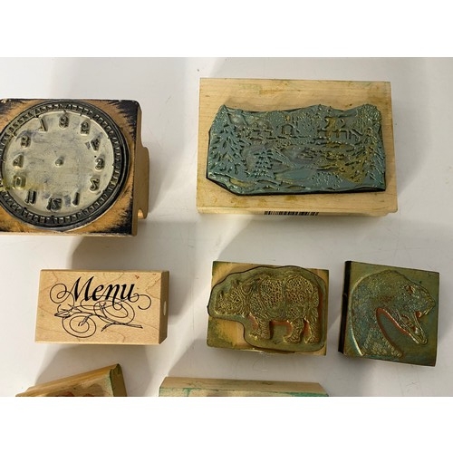 726 - Assorted vintage wooden printing blocks.