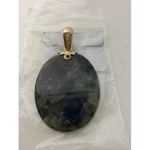 528 - Stunning labradorite in yellow metal mount