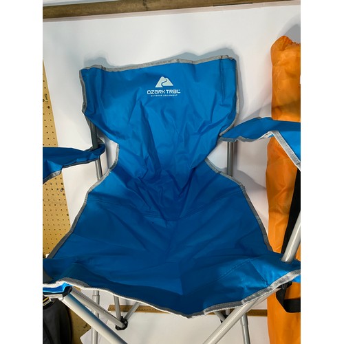 544 - Pair of fold away chairs in blue and orange.