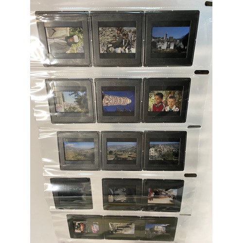 550 - Large selection of vintage 35mm slides and viewer