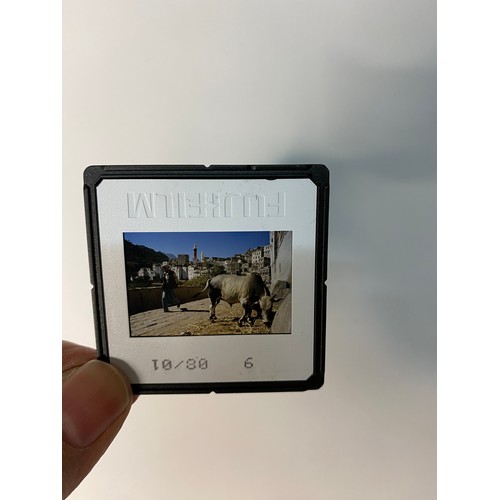 550 - Large selection of vintage 35mm slides and viewer