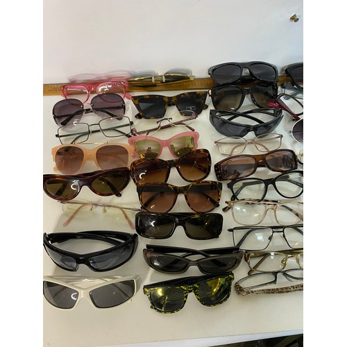 115 - Selection of glasses and sunglasses.