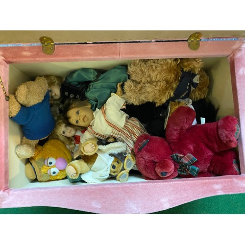 Vintage bedding box containing a selection of vintage dolls, soft toys