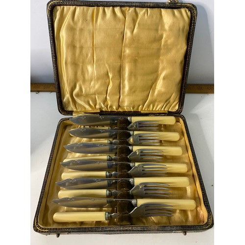 493 - 5 boxed complete Art Deco antique cutlery sets.