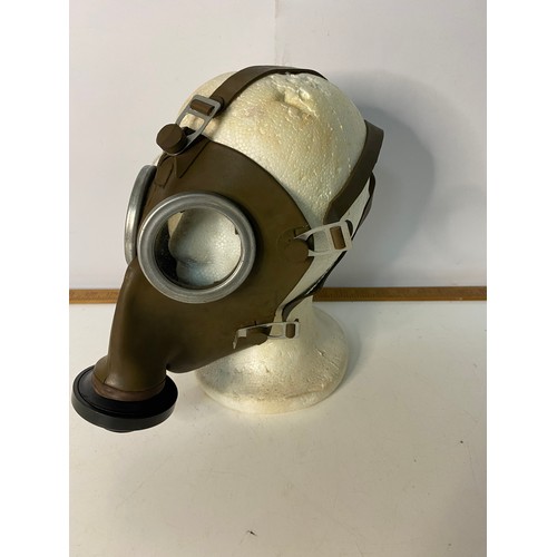 24 - Original WW2 Gas/Oxygen mask model L-702, possibly Belgian.