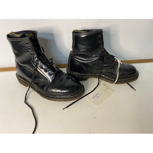 59 - Airwave Dr Martens black lace-up boots size 6-7