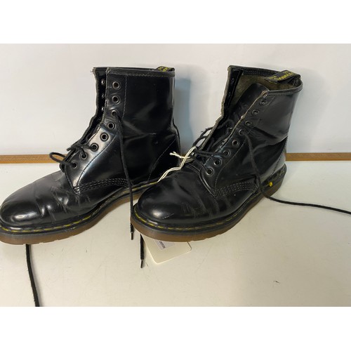 59 - Airwave Dr Martens black lace-up boots size 6-7