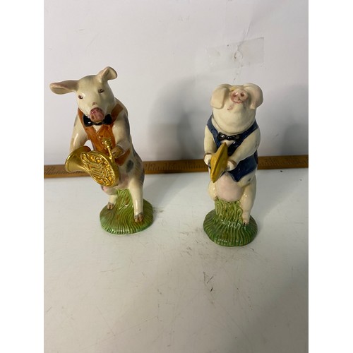 77 - Vintage Beswick pig band. 14cms