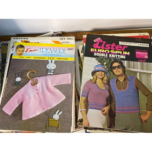 89 - Large collection of knitting patterns and large selection of knitting needles.