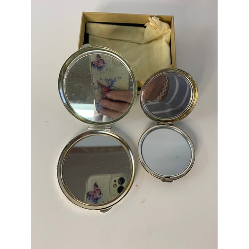 517 - Vintage compact mirrors