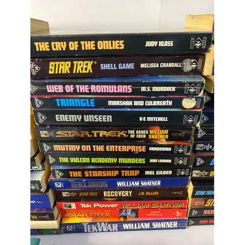 602 - Collection of vintage Star Trek novels.