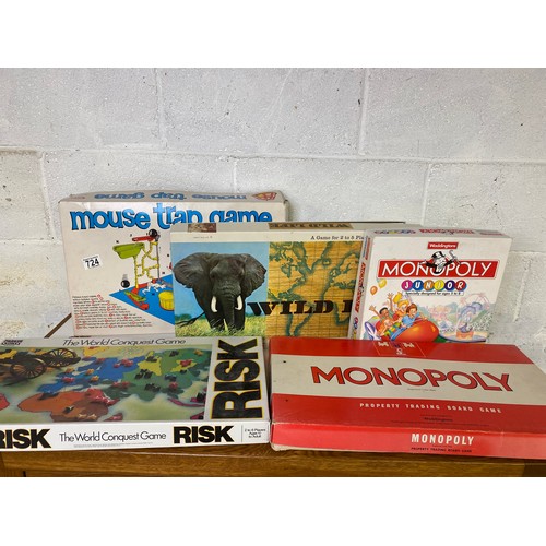 724 - Selection of board games including Monopoly, Monopoly Junior, Risk, Mouse Trap and Wildlife