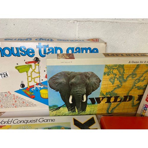 724 - Selection of board games including Monopoly, Monopoly Junior, Risk, Mouse Trap and Wildlife