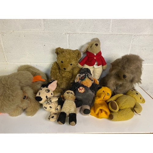 727 - Selection of vintage soft toys including a vintage womble