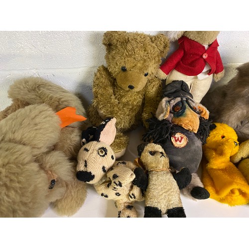 727 - Selection of vintage soft toys including a vintage womble