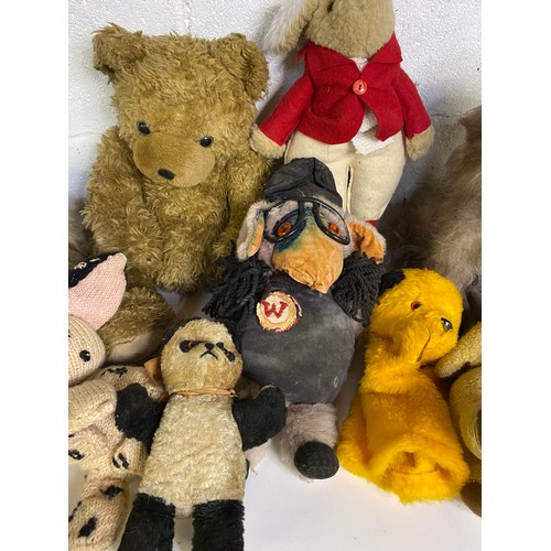 727 - Selection of vintage soft toys including a vintage womble