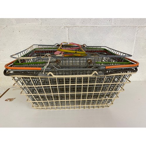 732 - Selection of 5 x vintage metal shopping baskets