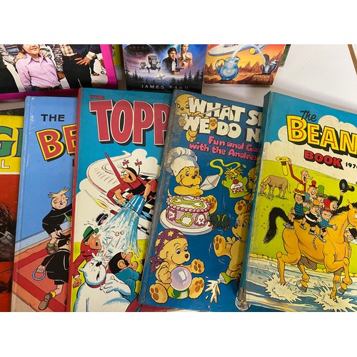 736 - Selection of vintage kids annuals including Beano, Topper, Beezer, Eagle, Dandy etc