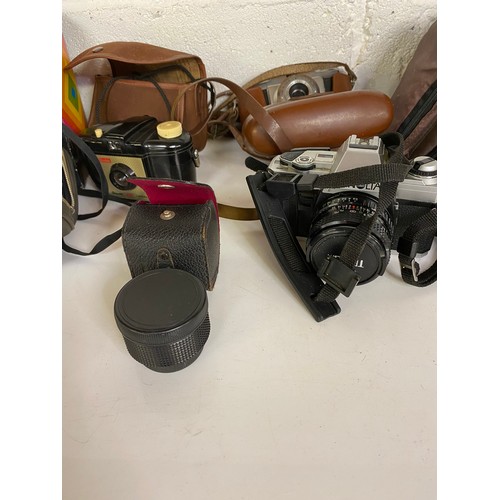 744 - Selection of cameras including squareshooter 2, Kodak Brownie 44b and 127, Agfa Silette and a minolt... 