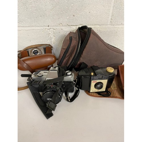 744 - Selection of cameras including squareshooter 2, Kodak Brownie 44b and 127, Agfa Silette and a minolt... 